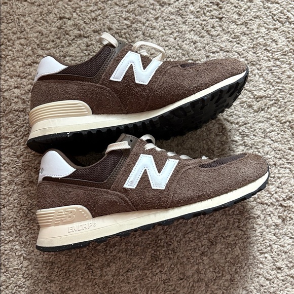 New Balance 547 Athletic Shoe - Picture 7 of 8